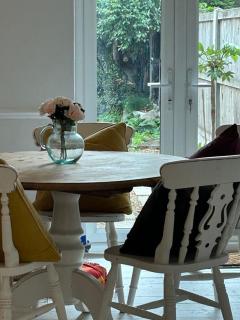 Spacious Town house 2 bed 2 mins 2 beach - 0