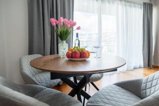 Sky View - Spacious Stay with Pool & Gym - 2