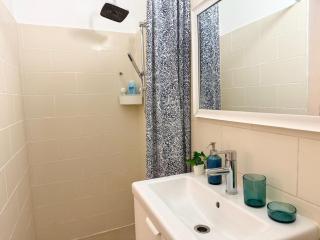 Authentic Jerusalem Apt, Cosy and Central! - 5