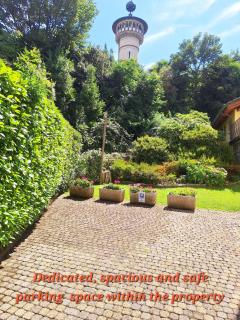 The Ortensia, our Room with Lake View, Spacious Park-Facing Balcony and Private External Bathroom at the Villa Isabella Stresa - Stresa - 8