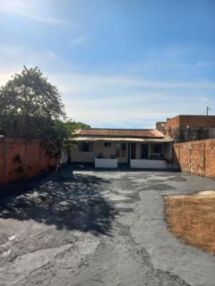 Casa aconchegante com quintal grande para vários carros - 9
