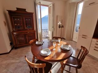 Elegant Central Large House F1F2 - 9