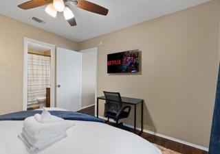 Up to 16 People - Lux Retreat - Austin - 4