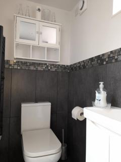 Cosy and Private with 55"TV and Dedicated Toilet Shower Space - 1