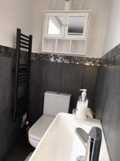 Cosy and Private with 55"TV and Dedicated Toilet Shower Space - Willenhall - 3