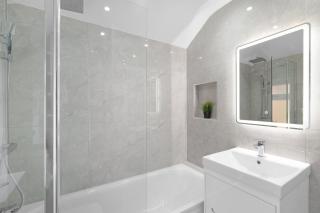 Denham Close 3 Bedroom and 1 Bathroom Home - Uxbridge - 5