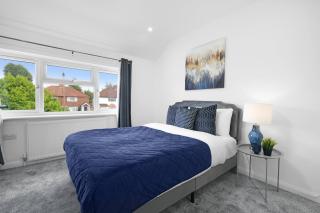 Denham Close 3 Bedroom and 1 Bathroom Home - Uxbridge - 4