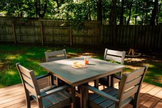 Arbutus Lake-King Suite-Pontoon Rentals - 7