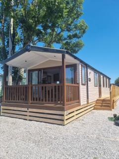 Leafy Lytham Holiday Home - 0