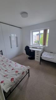 Spacious 4 bed house in Aylesbury - Buckinghamshire - 4