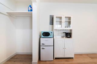 Newly Renovated Studio for 2 Prime LA Location - 4