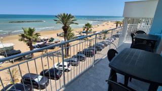 Appartamento sul mare via Colombo - 0