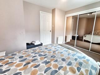 Netflix, Parking, Wifi, in Historical Townhouse Central Location by Lains Lettings - 7