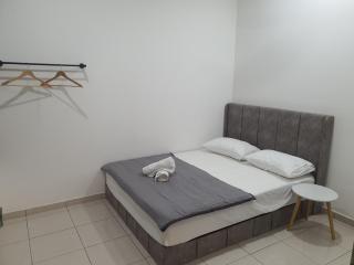 Spacious Majestic Homestay - 4