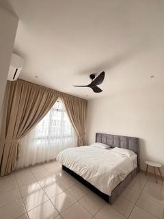 Spacious Majestic Homestay - 1