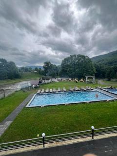 На березі річки - 7