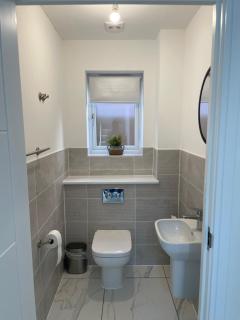 Brand-New, 2 Private Bedrooms Available, Stunning Views, Stoke Hospital, Alton Towers, Keele University, Trentham Gardens, Free Parking & Wi-Fi - Silverdale - 5