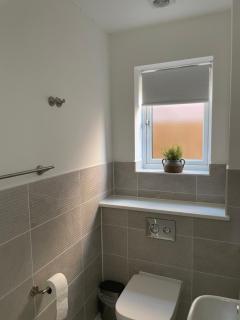 Brand-New, 2 Private Bedrooms Available, Stunning Views, Stoke Hospital, Alton Towers, Keele University, Trentham Gardens, Free Parking & Wi-Fi - 3