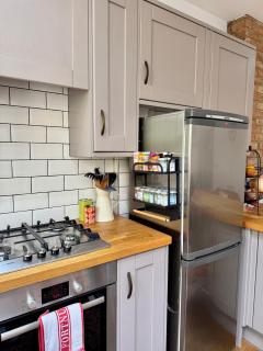 New! Spacious & Quiet 3 Bedroom House - Putney - 5