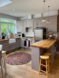 New! Spacious & Quiet 3 Bedroom House - Putney - 7
