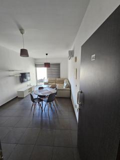 Tropical Paradise 200m From Finikoudes Beach - 4