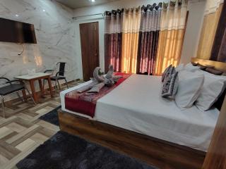 The Forever Retreat !! - - 0