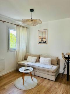 Studio EASY CHECK-IN 8 mins Disneyland 35 mins Paris FREE Starbucks coffee parking wifi - 9