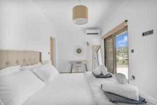 Villa Chriselia - 3 Bedrooms With Sea Access - 3
