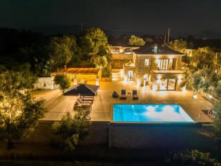 Villa Chriselia - 3 Bedrooms With Sea Access - 1