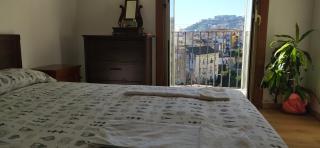 Stanza luminosa e panoramica - 0