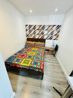 Enjoy the comfort at self-contained studio with free Parking - near Luton airport - 8