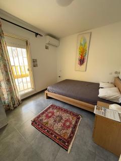 Double room private terrace and private bathroom in shared home - 8