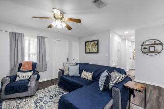 Deville Quarters Family Pet Friendly Fire Pit by the Beach - Mary Esther - 1