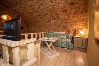 Aretis Stone Retreat - 5