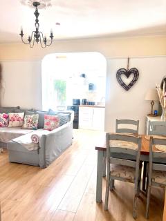 Madison House - 2 Bedrooms Family Home & Big Garden - 0