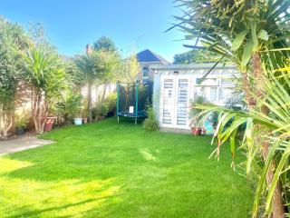 Madison House - 2 Bedrooms Family Home & Big Garden - 8