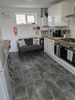 Single room with sole use bathroom Single Occupancy Only in shared house - Rockingham - 5