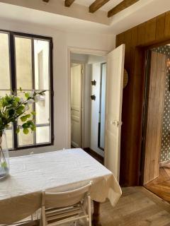 Luxury Marais Apartment with Authentic Parisian Flair - 2