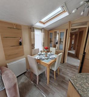 Marine holiday park - L&G caravan hire - Rhyl - 8