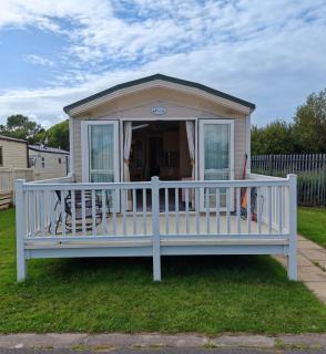 Marine holiday park - L&G caravan hire - Rhyl - 7
