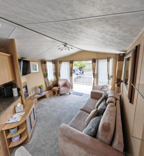 Marine holiday park - L&G caravan hire - 4