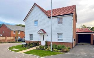 Detached 4BR House - Private Garden, Garage & Parking - Perfect for Long Stays, Families, Contractors - Canterbury - 1