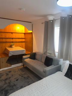 Deluxe Large Double Room Near Basildon Town Centre - 6