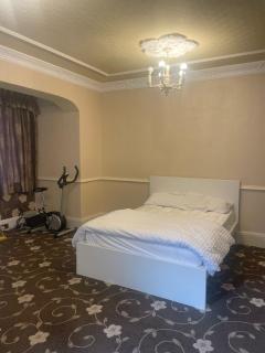 Double Bedroom in a Shared House - Manchester - 6