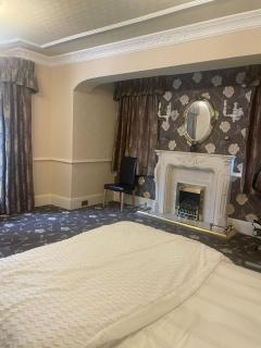 Double Bedroom in a Shared House - Manchester - 7
