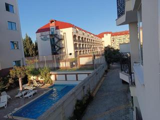 Sunny Beach Apartment, Kokiche Hotel - white building Liliya - 4