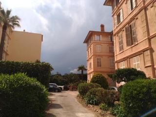 ''Petite-maison de PLAGE'' - Plages du Midi CANNES - 1 à 11 pers - 3 CH - 3 SDD - 2 WC - FIBRE - PKG s - Cannes - 5