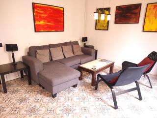 Spacious aptmt close to Pl Universidad and Pl Catalunya, 2,5 bedrooms, balcony, heating, elevator Min 31 nights - Barcelona - 5