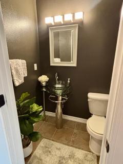 In the Heart of Town-3BR-2bath-500Mbps WiFi-4car parking-EV-boat - 2