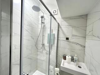 lakeside lodge - Thamesmead - 3